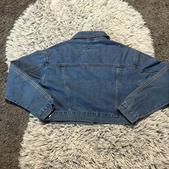 New! Forever 21 Denim Jacket Size Small - Picture 8 of 15